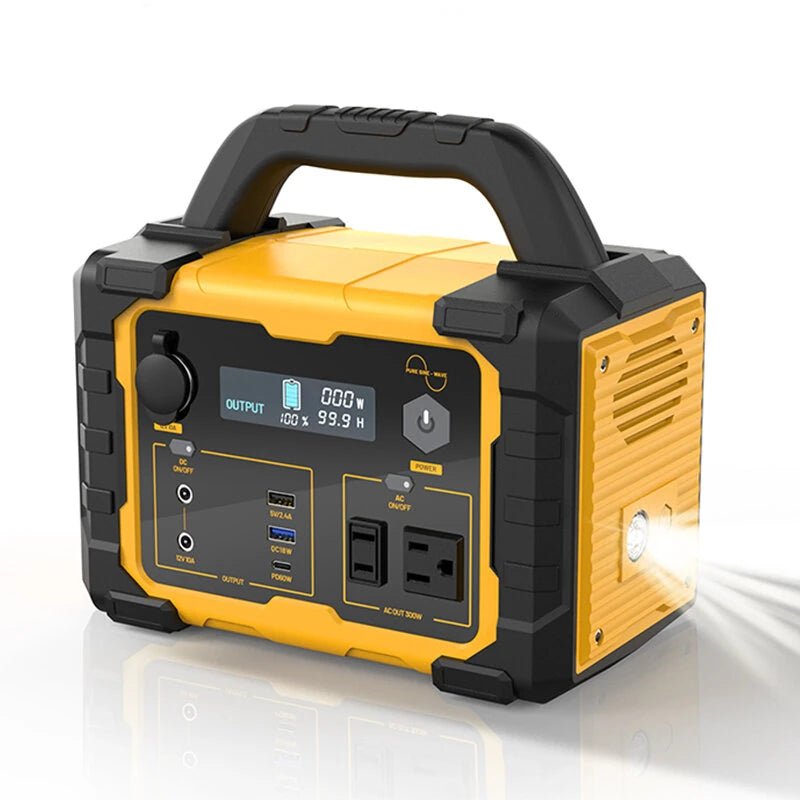 [USA Direct]PYS - PEI 300W/600W/1000W 299.5Wh/655Wh/1024Wh Outdoors Portable Power Station with Flashlight Digital Display Backup Lithium Battery Power Supply with AC/DC/USB/PD Type - C Outlet Generator for RV Camping Traveling Emergency - Asmota